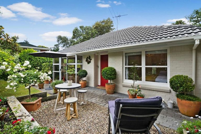 Photo of property in 2/20 Saint Peters Street, Northcote, Auckland, 0627