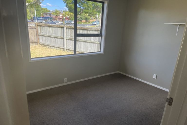 Photo of property in 48 Hollyford Drive, Clover Park, Auckland, 2105