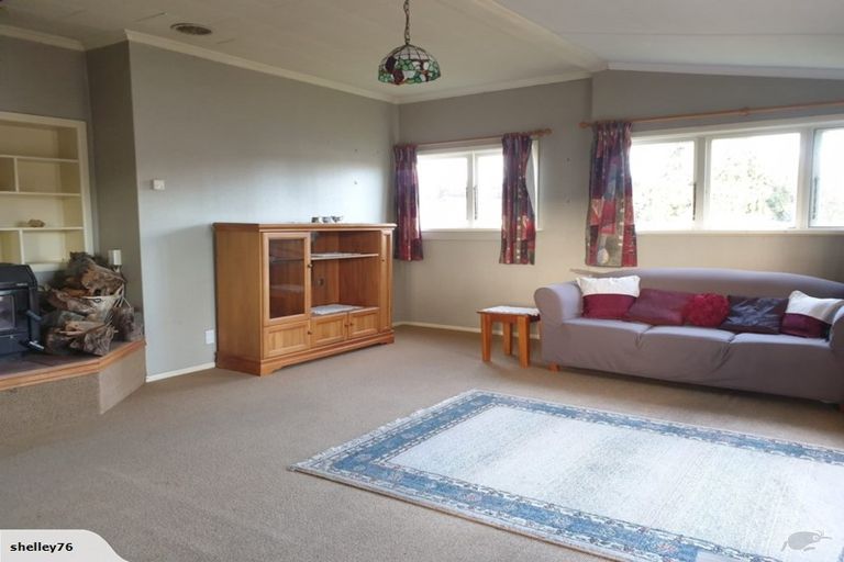 Photo of property in 27 Main Road, Owaka, 9535