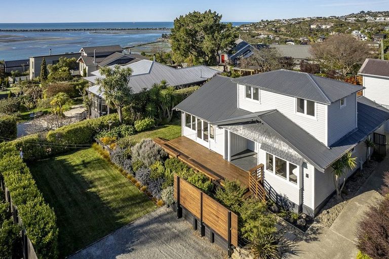 Photo of property in 87 Saint Andrews Hill Road, Mount Pleasant, Christchurch, 8081