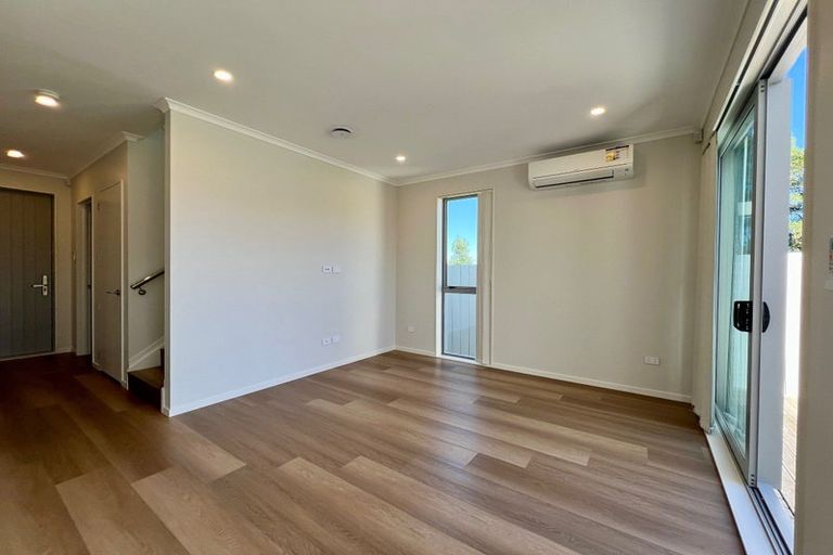 Photo of property in 109 Prince Regent Drive, Half Moon Bay, Auckland, 2012