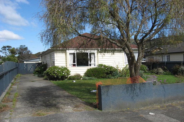 Photo of property in 19 Gibbs Crescent, Wainuiomata, Lower Hutt, 5014