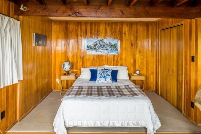 Photo of property in 32 Ocean Parade, Pukerua Bay, 5026