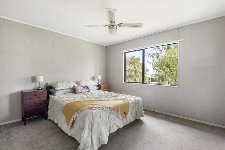 Photo of property in 2/18 Altair Place, Windsor Park, Auckland, 0632