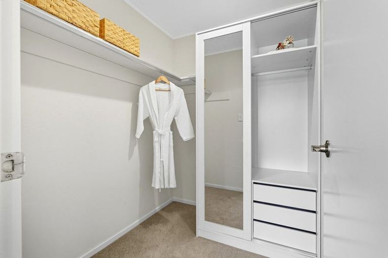 Photo of property in 52 Kath Hopper Drive, Orewa, 0931