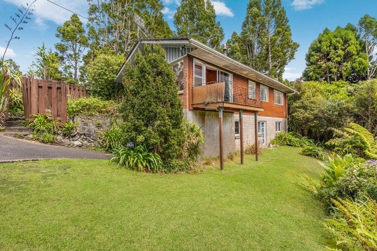 Photo of property in 98 Otitori Bay Road, Titirangi, Auckland, 0604