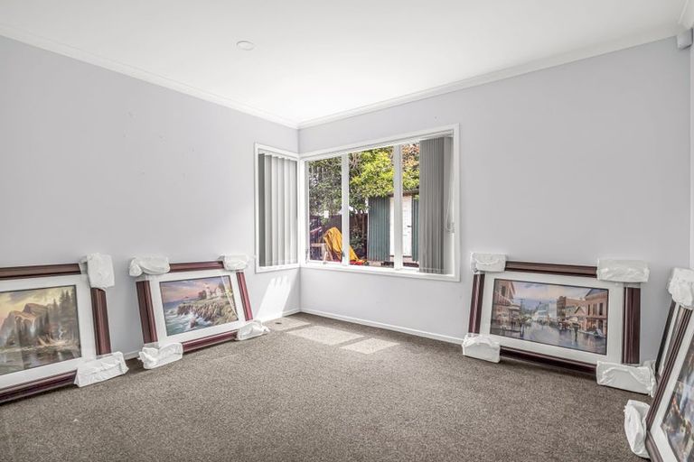 Photo of property in 92 Riverton Drive, Randwick Park, Auckland, 2105