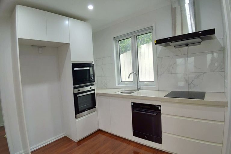 Photo of property in 36 Trias Road, Totara Vale, Auckland, 0629