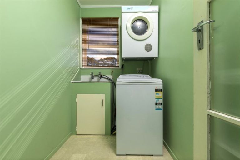 Photo of property in 84 Universal Drive, Henderson, Auckland, 0610