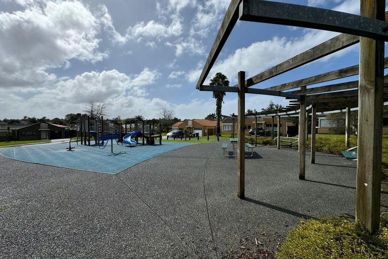 Photo of property in 13 Blueridge Close, Sunnyvale, Auckland, 0612