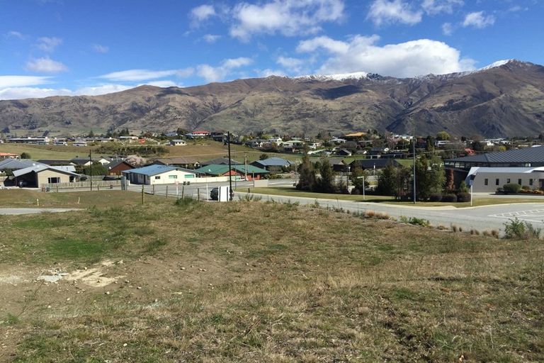Photo of property in 16 Tuke Lane, Wanaka, 9305