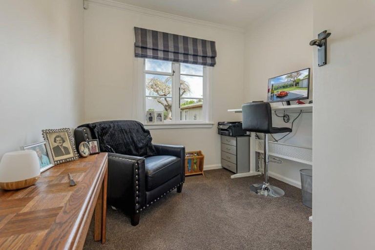 Photo of property in 8 Hughes Avenue, Hokowhitu, Palmerston North, 4410