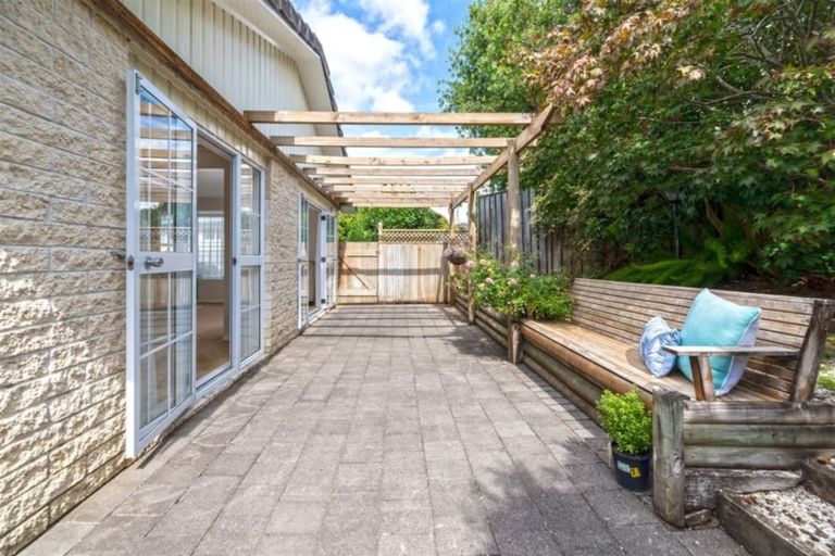 Photo of property in 1/23 Margaret Place, Milford, Auckland, 0620