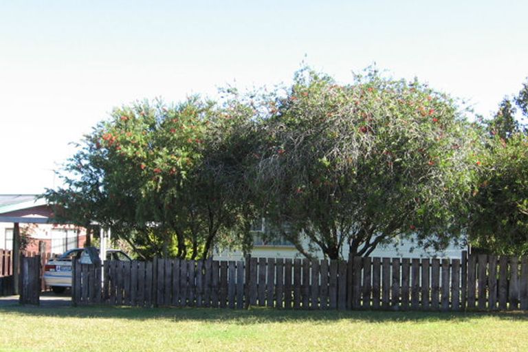 Photo of property in 16 Edgware Road, West Harbour, Auckland, 0618