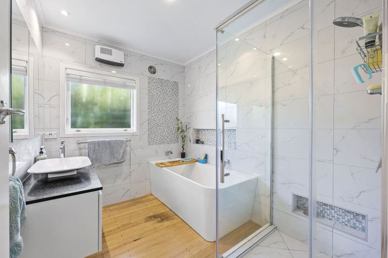 Photo of property in 13 Colmar Road, Mellons Bay, Auckland, 2014