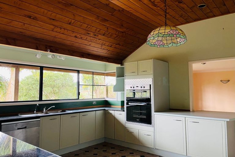 Photo of property in 233 Waihoehoe Road, Drury, 2577