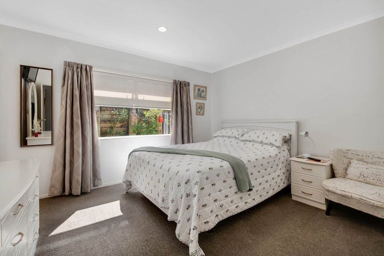 Photo of property in 18 Chesterfield Way, Orewa, 0931