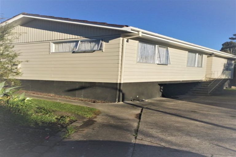 Photo of property in 52 Hartley Terrace, Massey, Auckland, 0614