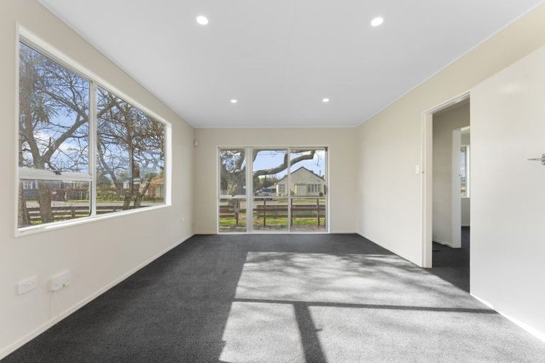 Photo of property in 1 Haast Place, Awapuni, Palmerston North, 4412