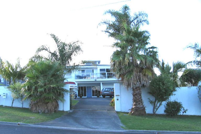 Photo of property in 11 Ellangowan Road, Waiake, Auckland, 0630