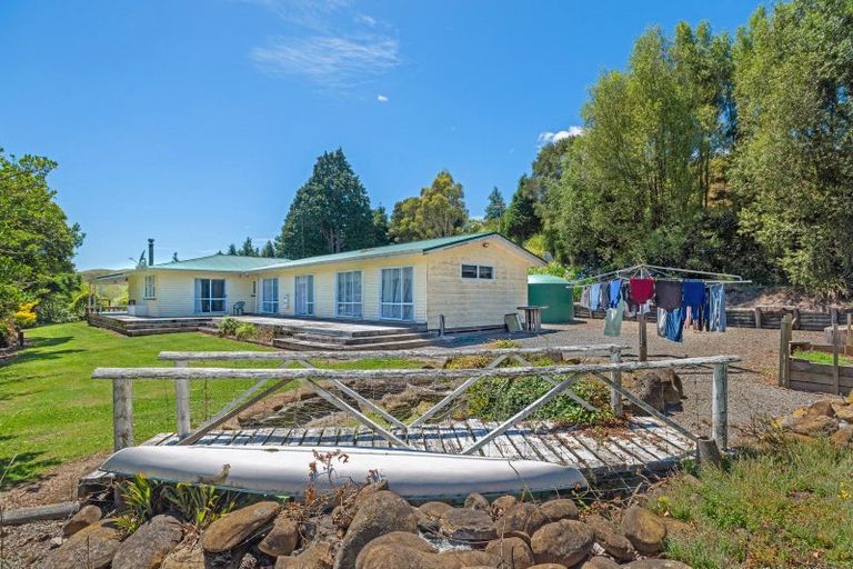 Photo of property in 95 Paremata Road, Tolaga Bay, 4077