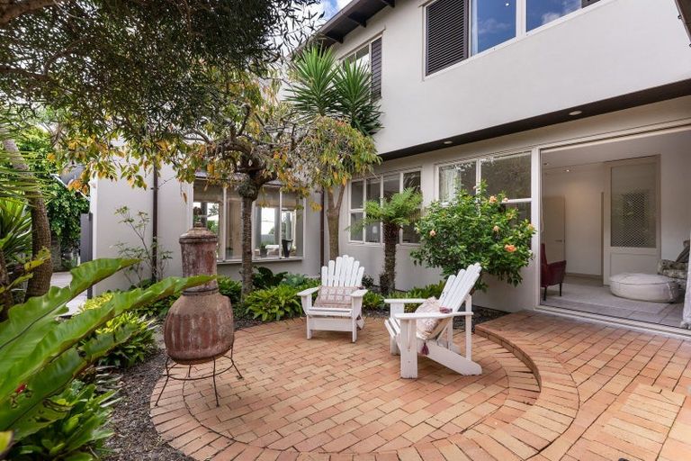 Photo of property in 2/2 Clifton Road, Hauraki, Auckland, 0622