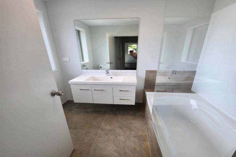 Photo of property in 4c Bosun Place, Te Atatu Peninsula, Auckland, 0610