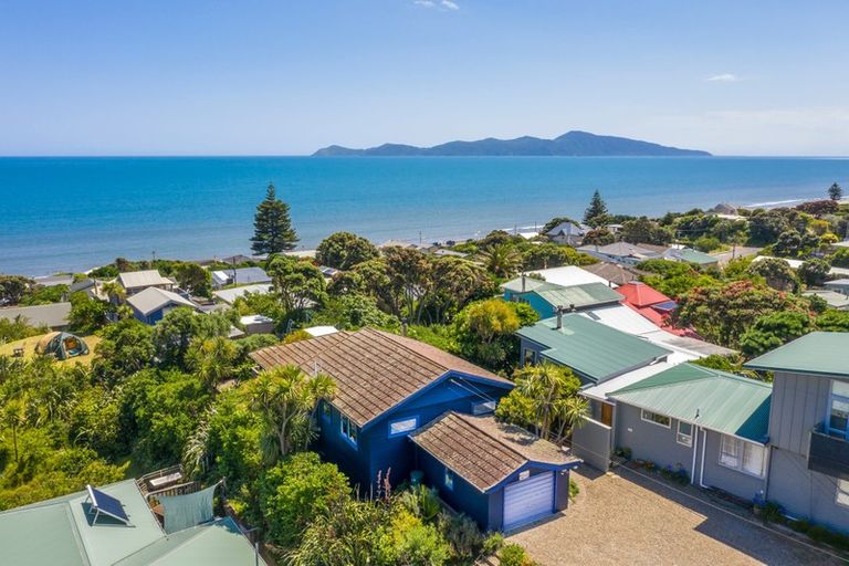 Photo of property in 145 Wellington Road, Paekakariki, 5034