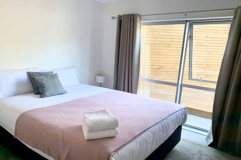 Photo of property in 50 Corricvale Way, Northcross, Auckland, 0630