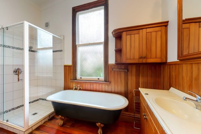 Photo of property in 145 Glenmore Street, Kelburn, Wellington, 6012