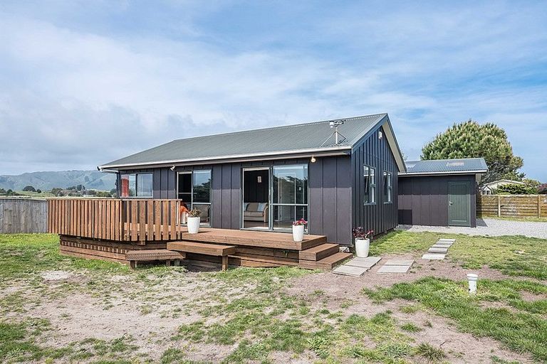 Photo of property in 26 Kitchener Street, Te Horo Beach, Otaki, 5581