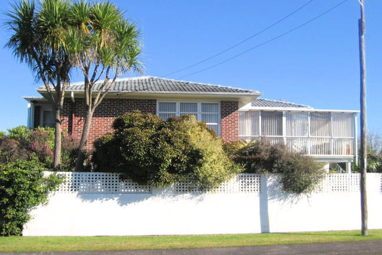 Photo of property in 1 Snell Avenue, Papakura, 2110