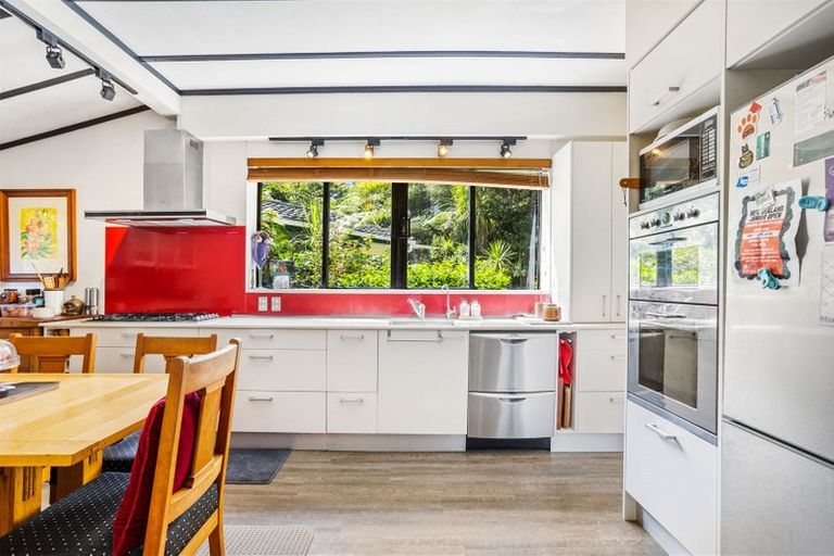 Photo of property in 100 Bethells Road, Waitakere, Henderson, 0781