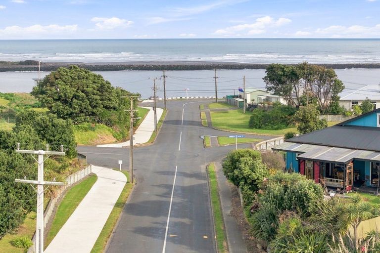 Photo of property in 18 Bryce Street, Castlecliff, Whanganui, 4501