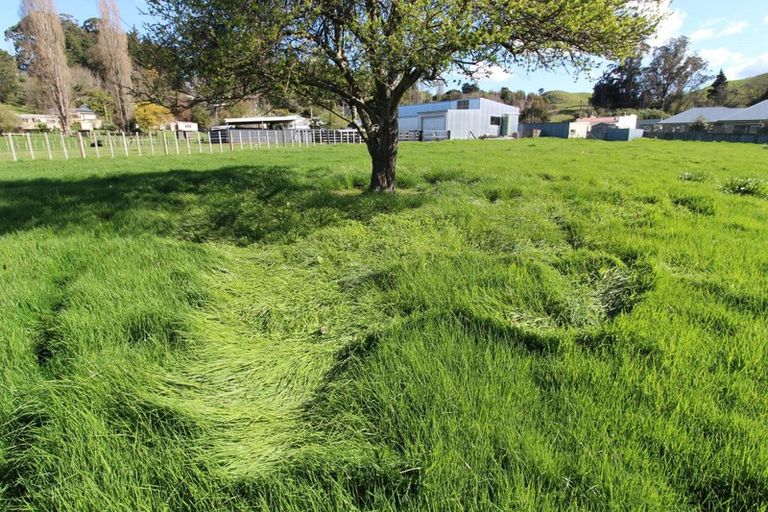 Photo of property in 20 Paraekaretu Street, Hunterville, 4730