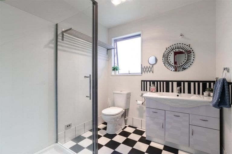 Photo of property in 1 Alpha Close, Wanaka, 9305