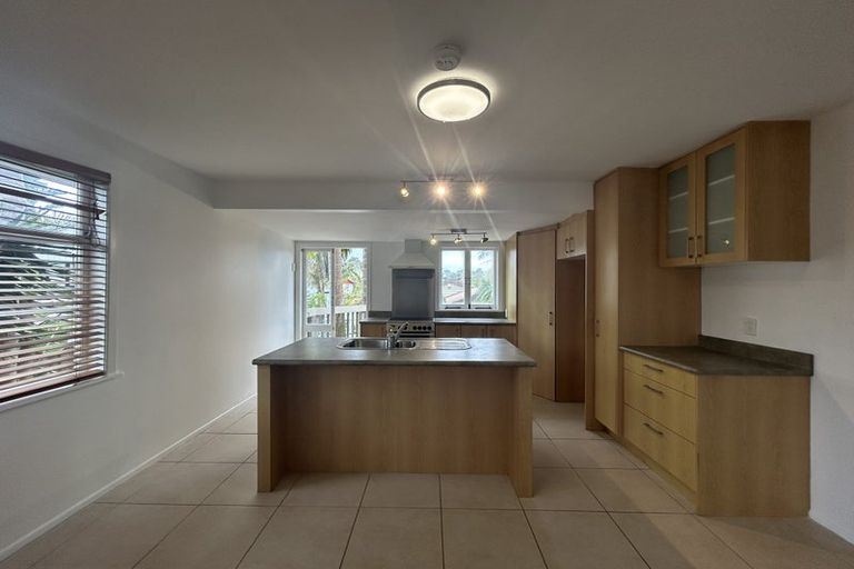 Photo of property in 1/7 Merton Avenue, Glenfield, Auckland, 0627