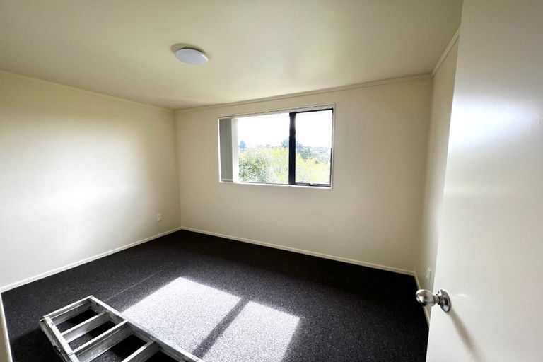 Photo of property in 15 Xena Way, Henderson, Auckland, 0612