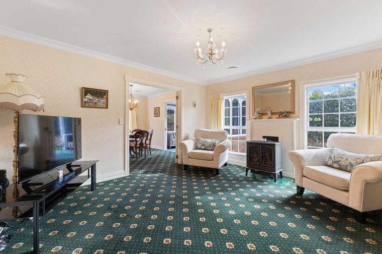 Photo of property in 424 Mangorei Road, Highlands Park, New Plymouth, 4312