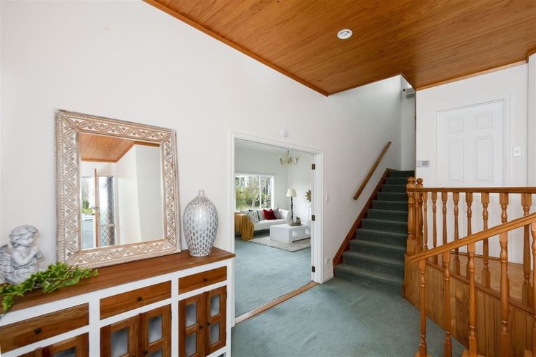 Photo of property in 8a Wainoni Heights, Greenhithe, Auckland, 0632