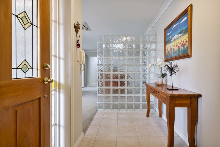 Photo of property in 14 Pittville Place, Henderson, Auckland, 0612