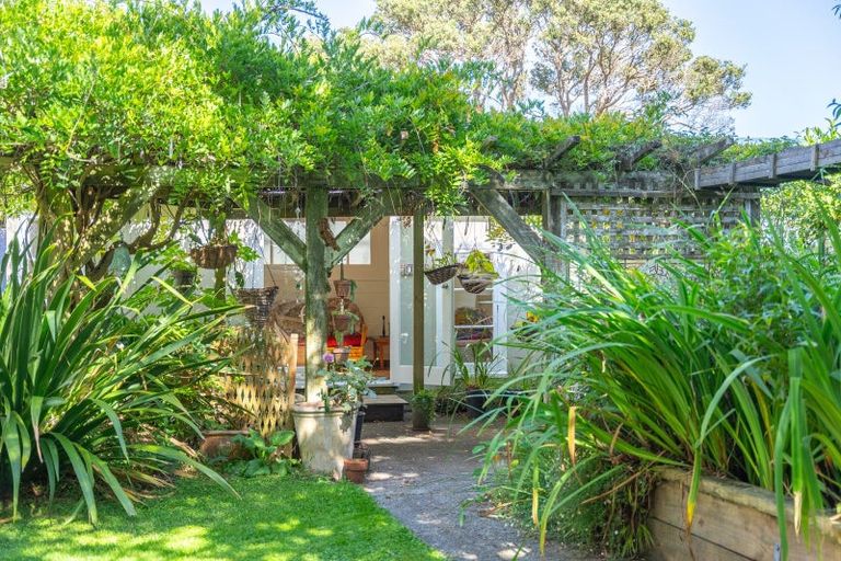 Photo of property in 17 Makora Road, Otaihanga, Paraparaumu, 5036