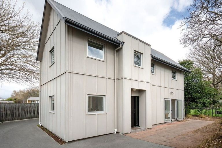 Photo of property in 8 Olympic Lane, Edgeware, Christchurch, 8013