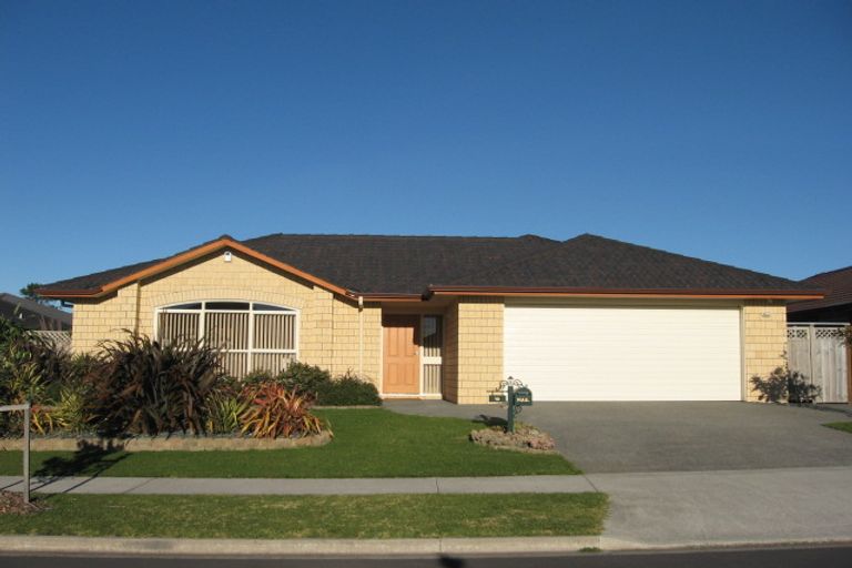 Photo of property in 10 Greta Banks Place, Wattle Downs, Auckland, 2103