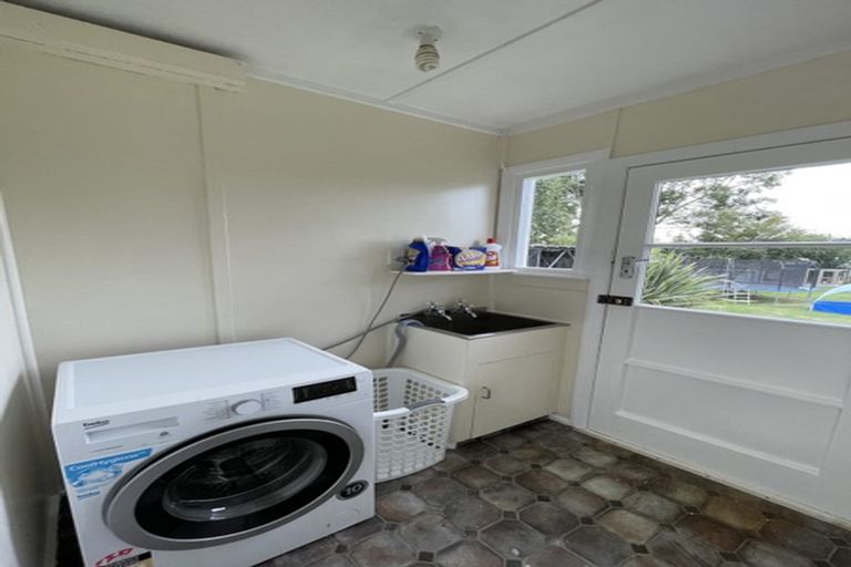 Photo of property in 4 George Street, Clinton, 9534