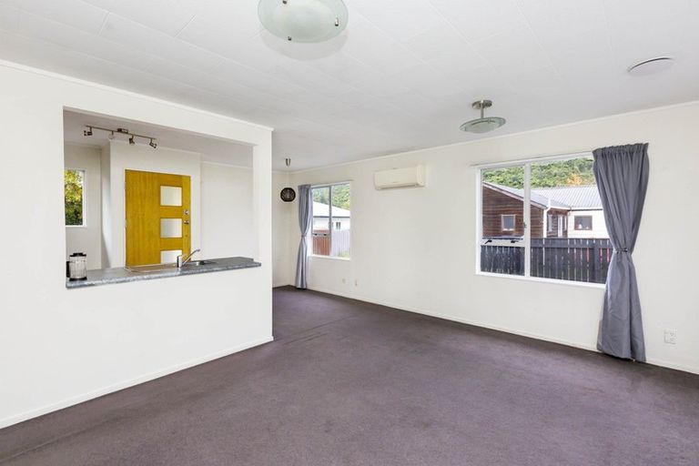 Photo of property in 11b Gemstone Drive, Birchville, Upper Hutt, 5018