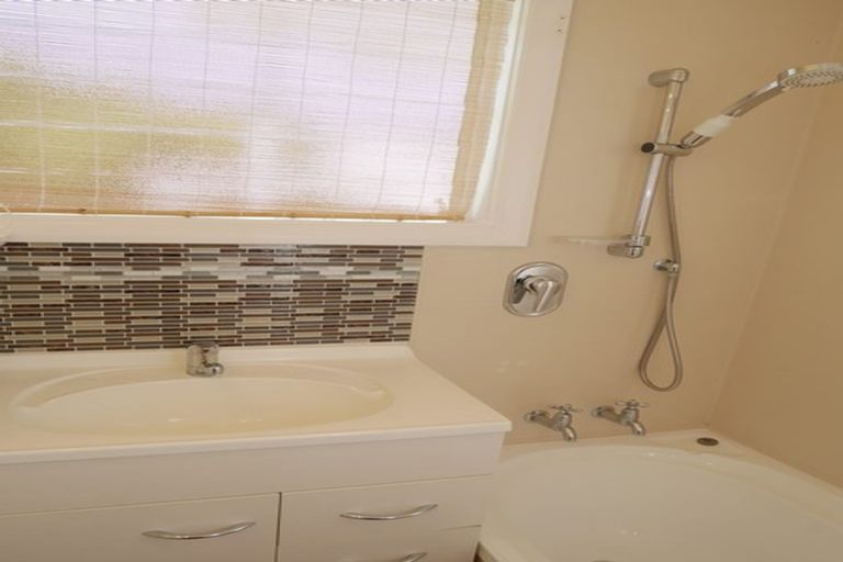 Photo of property in 24 Eatwell Avenue, Paraparaumu Beach, Paraparaumu, 5032