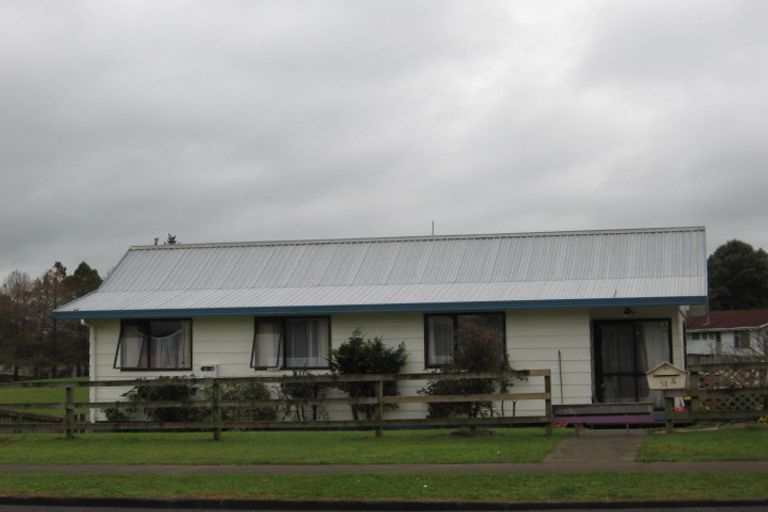 Photo of property in 2/51 Redcrest Avenue, Red Hill, Papakura, 2110