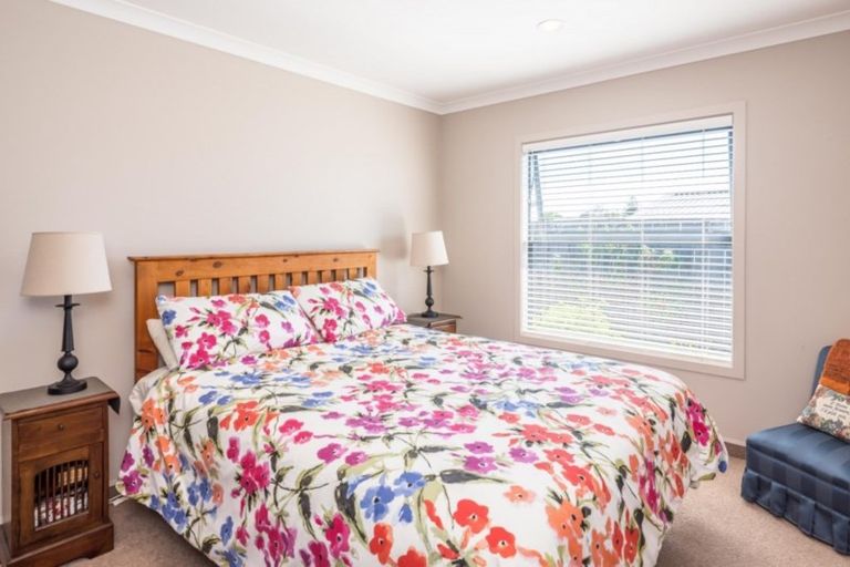 Photo of property in 10 Simpson Crescent, Raumati Beach, Paraparaumu, 5032
