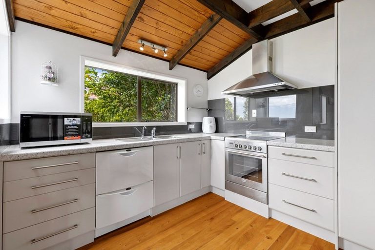 Photo of property in 5 Malters Place, Browns Bay, Auckland, 0630